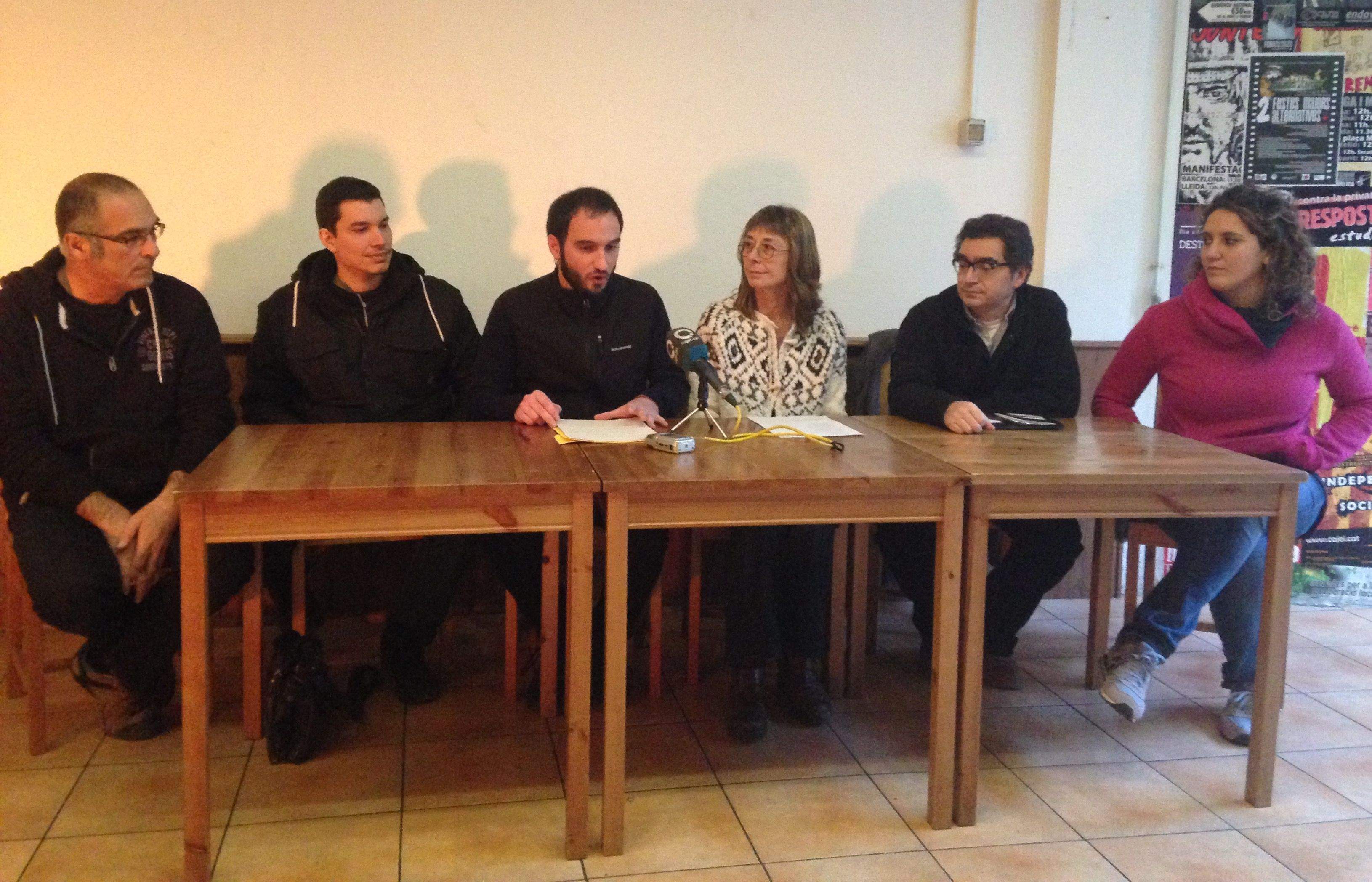 Membres de la CUP i Procés Constituent durant una roda de premsa FOTO: P. F.