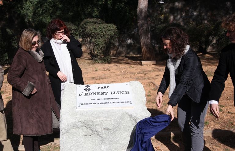 L'alcaldessa ha destapat la placa honorífica. FOTO: Lali Puig