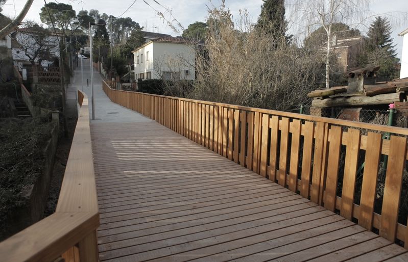 Passarel·la per sobre la riera Nonell a Valldoreix. FOTO: Artur Ribera