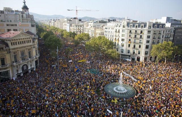 La gent va comparèixer a la manifestació a dolls
