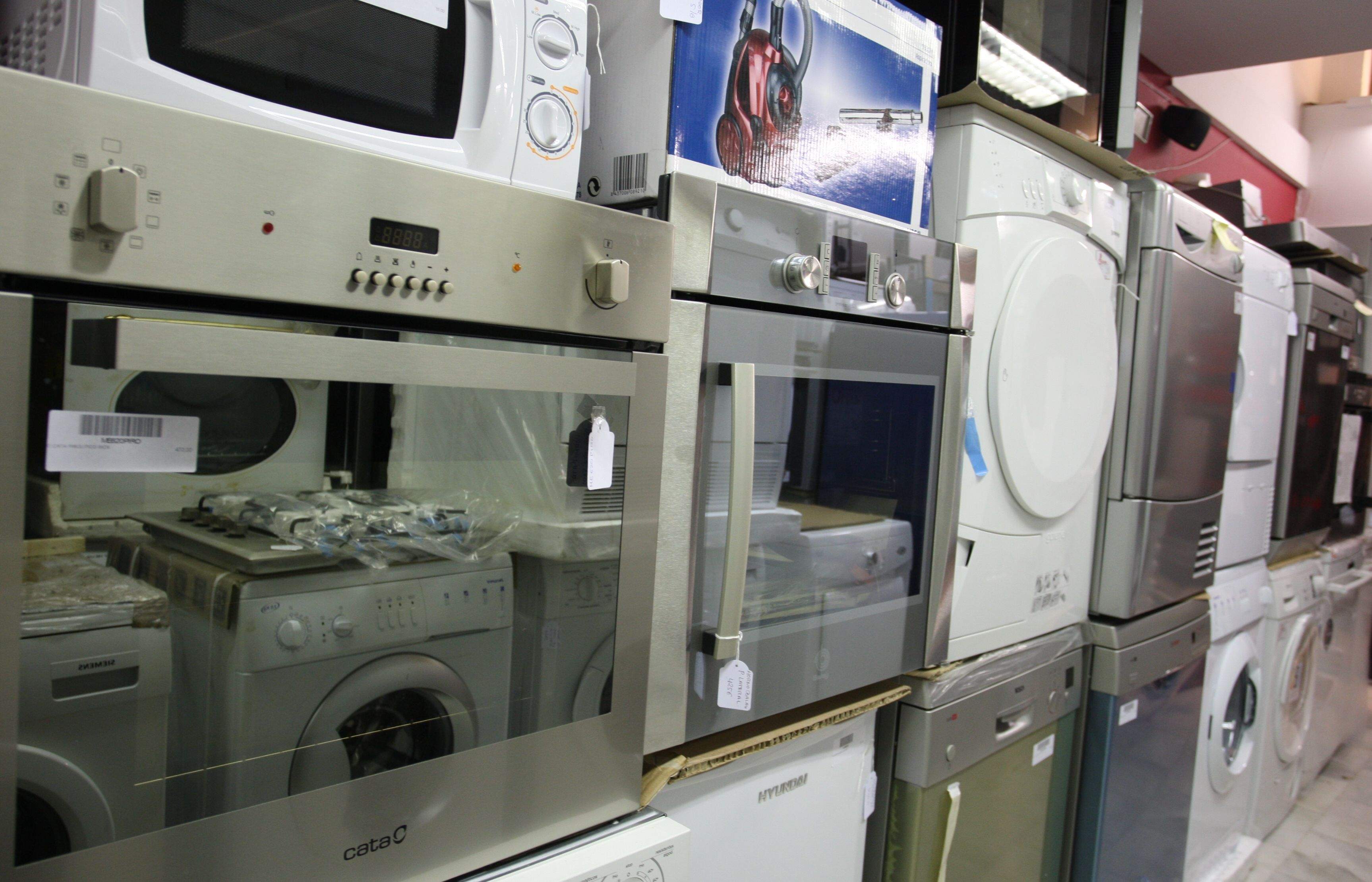 Electrodomèstics nous amb petits cops