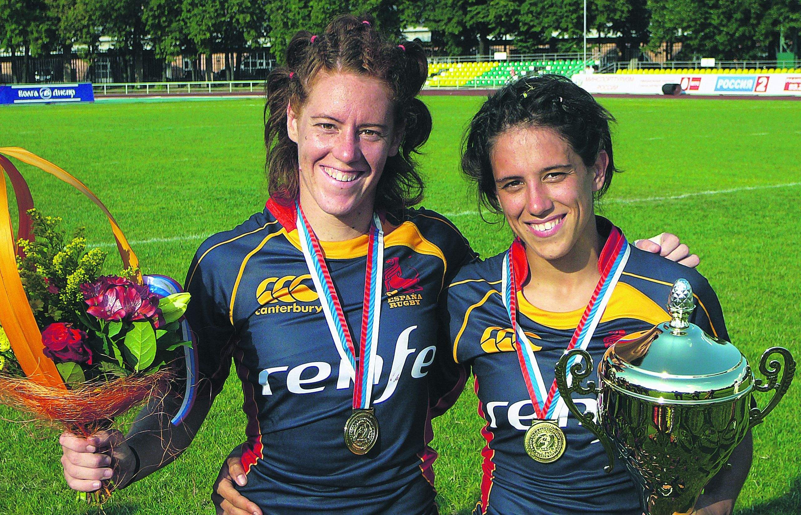 Júlia Pla, a la dreta de la imatge, amb la seva germana Bárbara. FOTO: Cedida