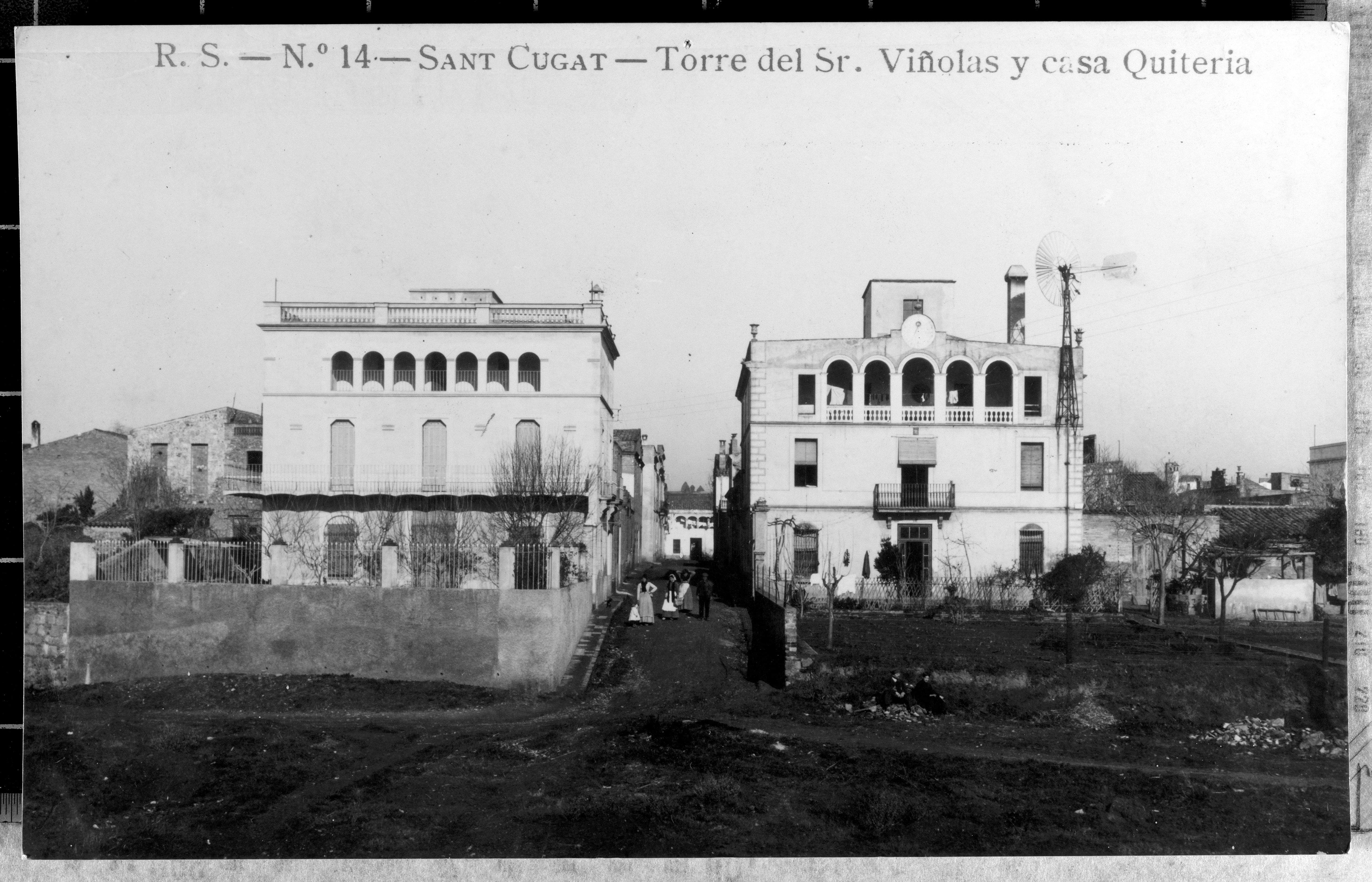 Casa Viñolas i Cal Quitèria als anys deu. Autor desconegut. Fons Dolors Gabernet Gayà, AHSCV.