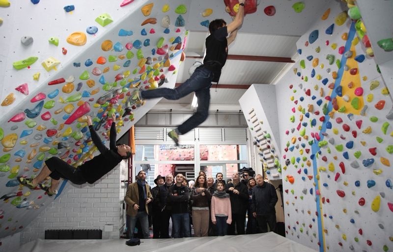 Simón Padín, en l'exhibició al nou boulder del Club Muntanyenc Sant Cugat. FOTO: Lali Puig