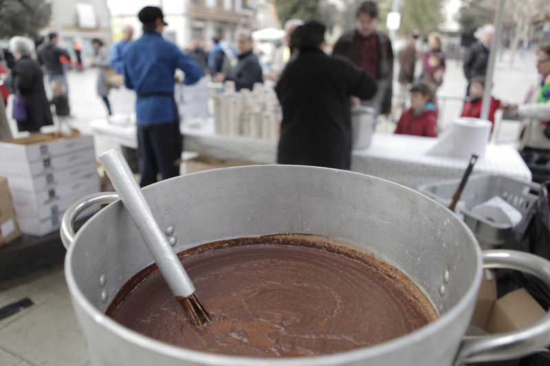 Xocolatada popular a la Pl. d'Octavià