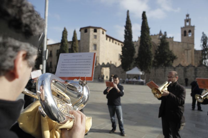 La Cobla Contemporània ha donat la nota músical a la cercavila