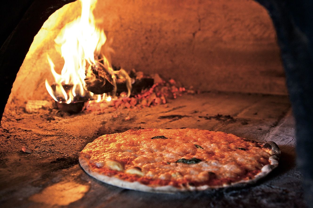 Les pizzes de la Vita in Fiori es fan amb un forn de llenya