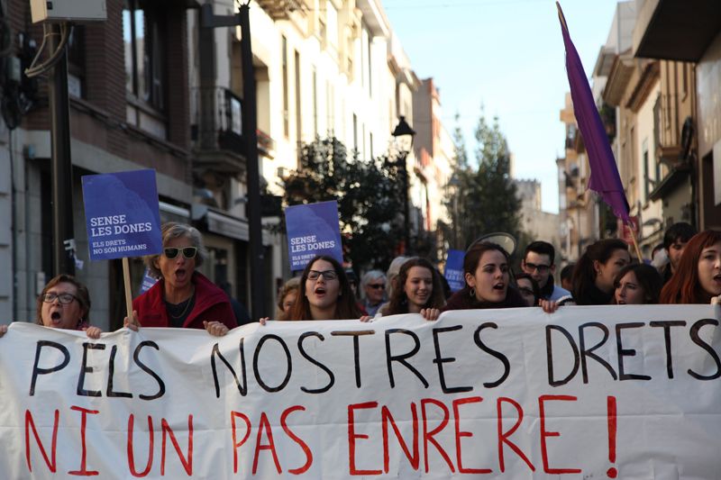 Hora Bruixa va ser l'encarregada de la concentració pels carrers de la ciutat: FOTO: L. Puig