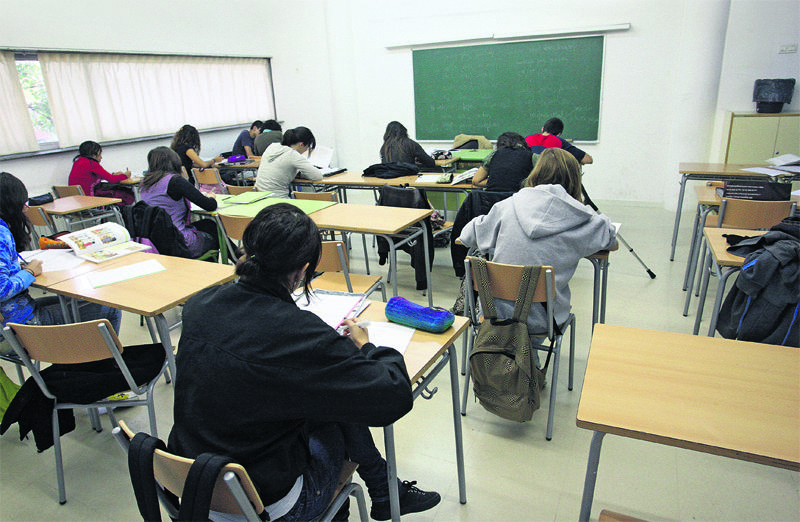 Aproximadament, un de cada quatre santcugatencs està en edat d’estudiar. D’aquests, una bona part ho fa al seu municipi fins que acaba l’ensenyament secundari. FOTO: Artur Ribera