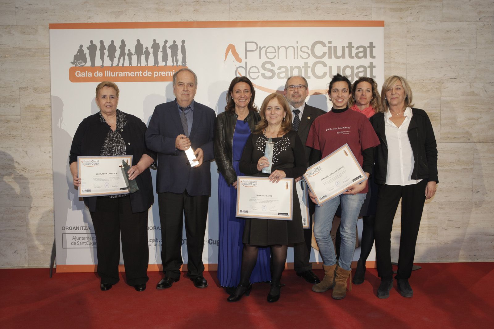 Foto de família dels guanyadors amb l'alcaldessa. FOTO: Artur Ribera