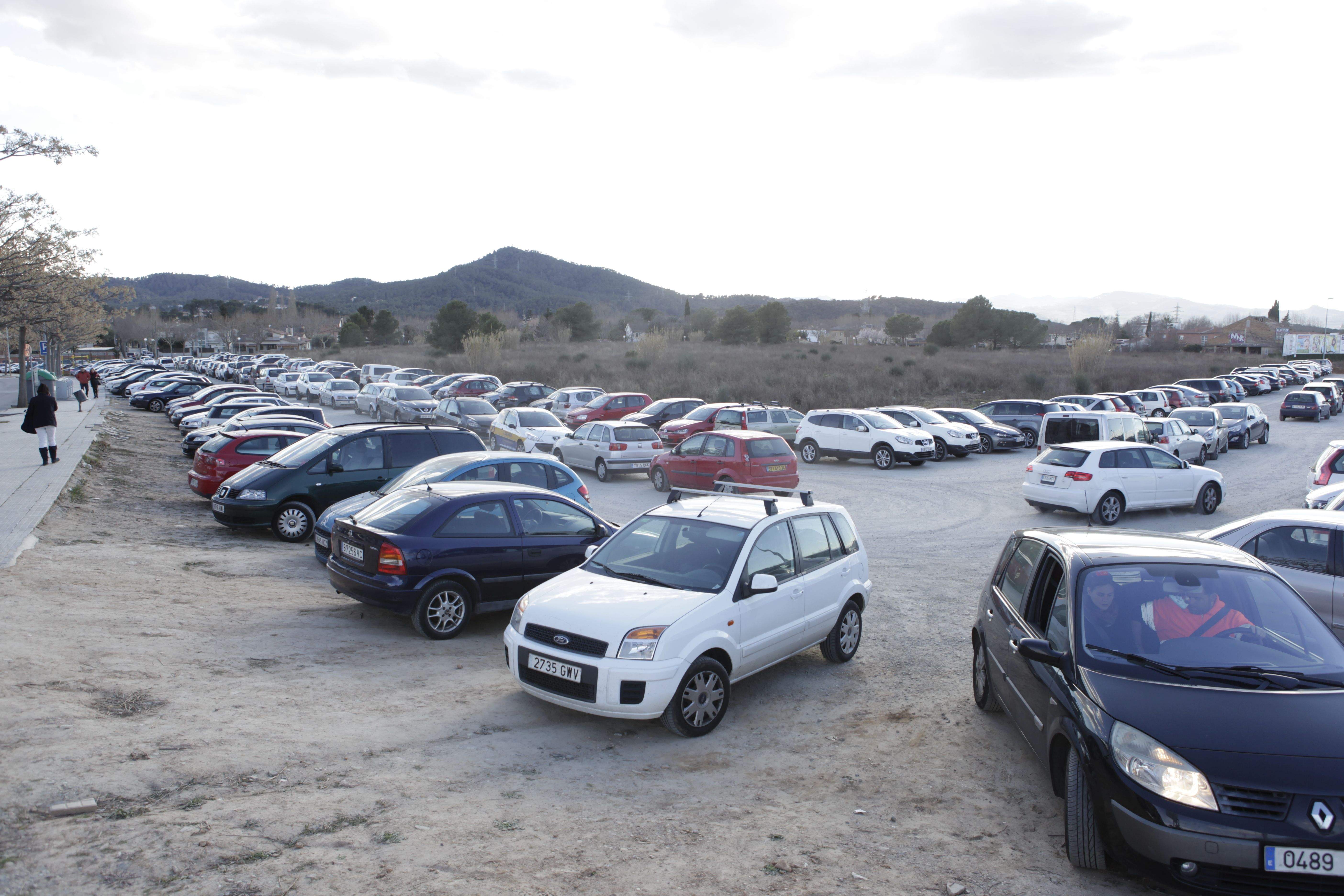 La parcel·la on s'aparca actualment serà l'espai on es construiran pisos. FOTO: Artur Ribera