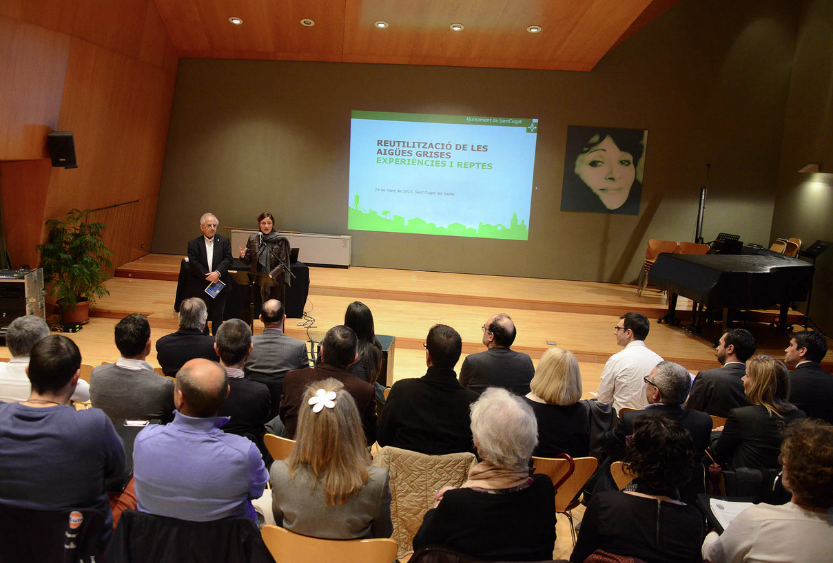 Joan Puigdomènech i Mercè Conesa han inaugurat la Jornada de Reutilització d’Aigües Grises. FOTO: Localpres