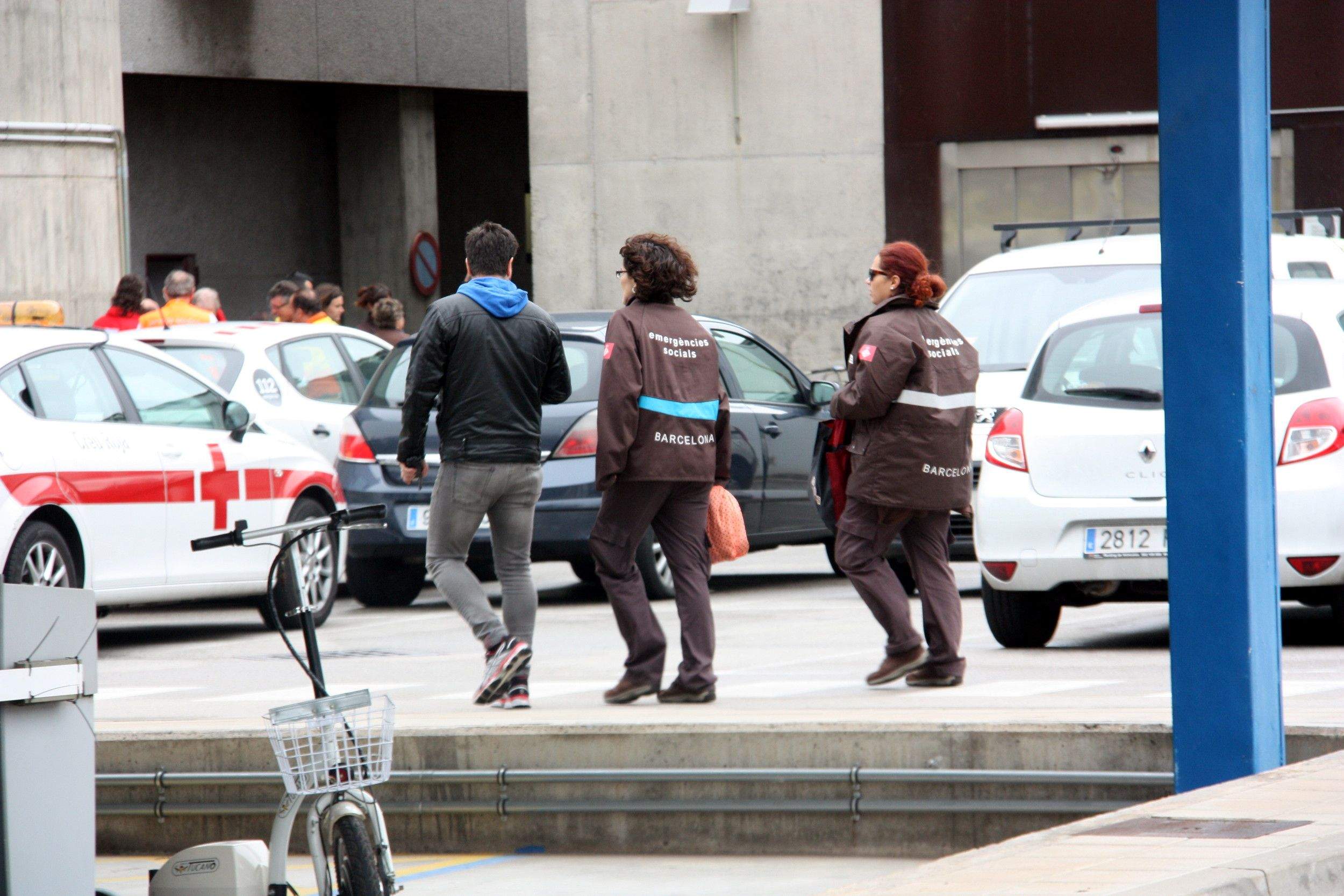 Familiars arribant a l'Aeroport del Prat. FOTO: ACN 