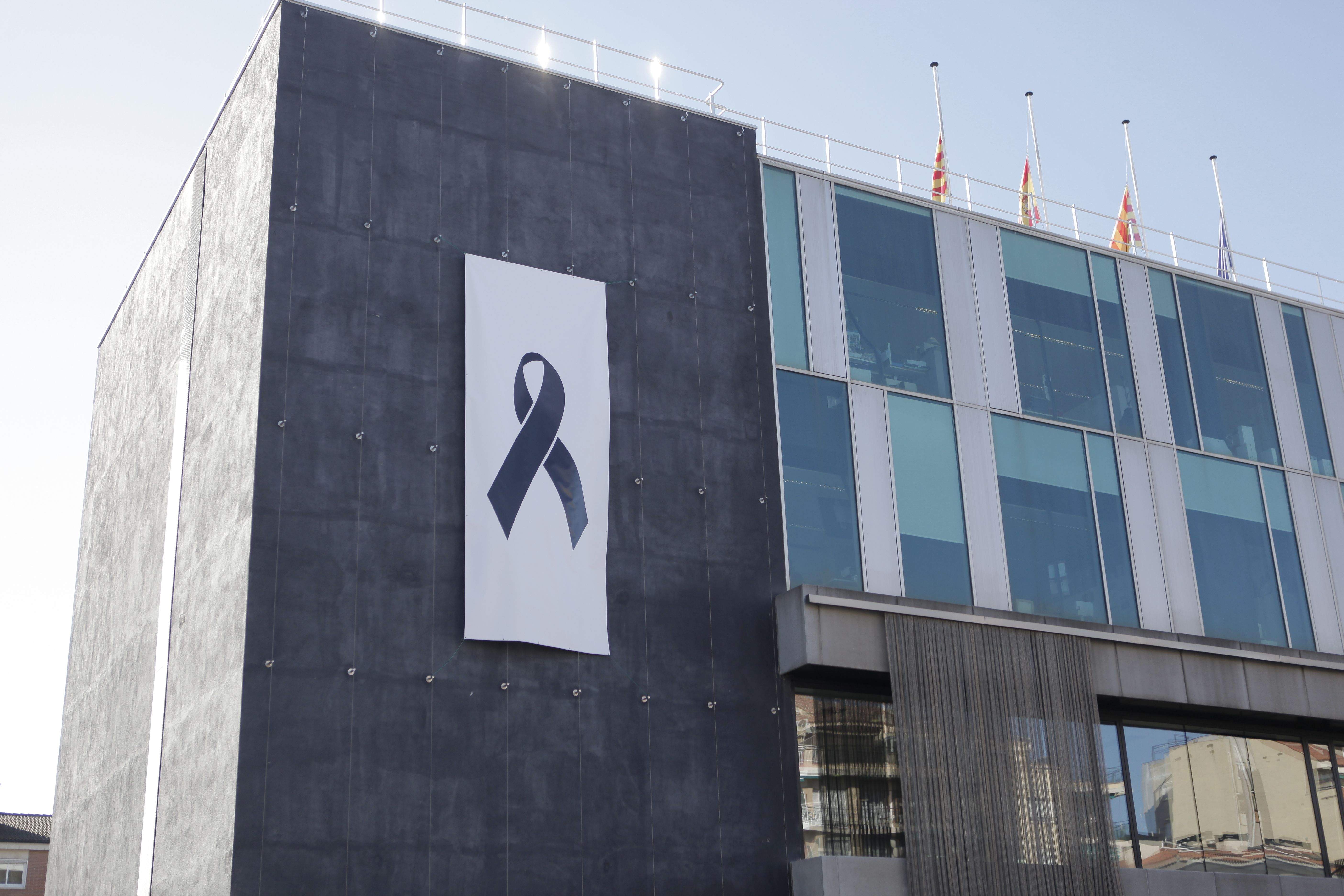 L'Ajuntament va decretar tres dies de dol per la tragèdia. FOTO: Artur Ribera