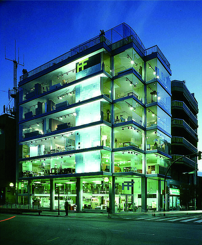 Antoni Felip Mobles té un gran estoc, tant a la seva web com a la botiga. FOTO: Cedida