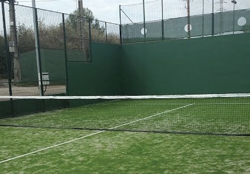 Les dues pistes de pàdel del Set Ball ja tenen nova superfície. FOTO: Set Ball Tennis