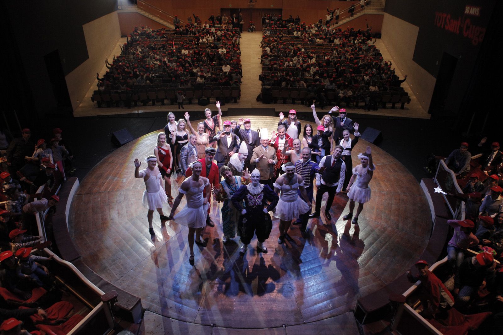 De festa amb l'espectacle del Circ Raluy. FOTO: Artur Ribera