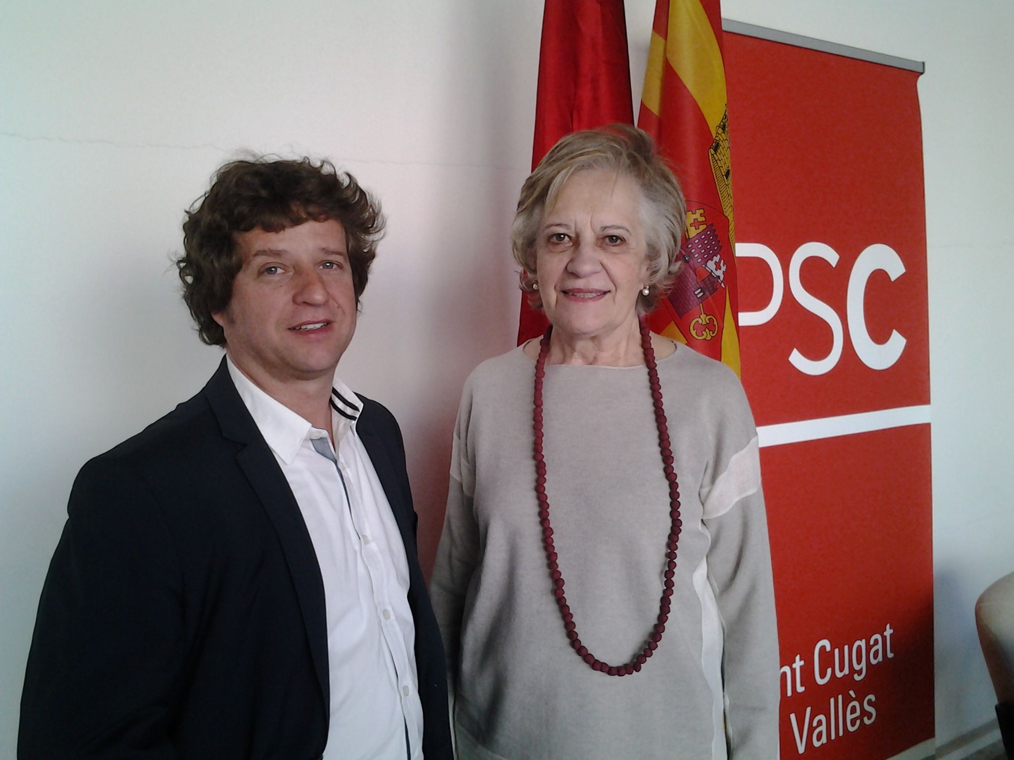 Pere Soler explica les prioritats per Sant Cugat en roda de premsa, acompanyat de les persones que tanquen la llista. FOTO: Cedida