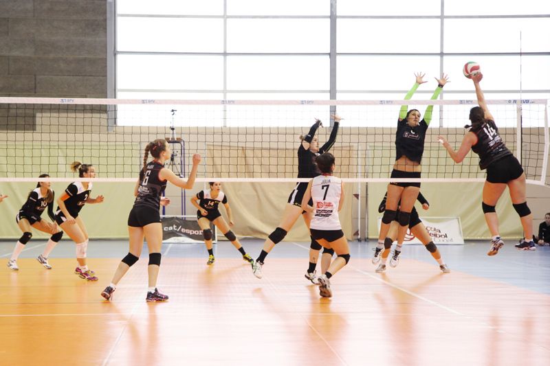 Sara Julián en una acció ofensiva del CV Sant Cugat 3-VP Madrid 2. FOTO: Lali Puig