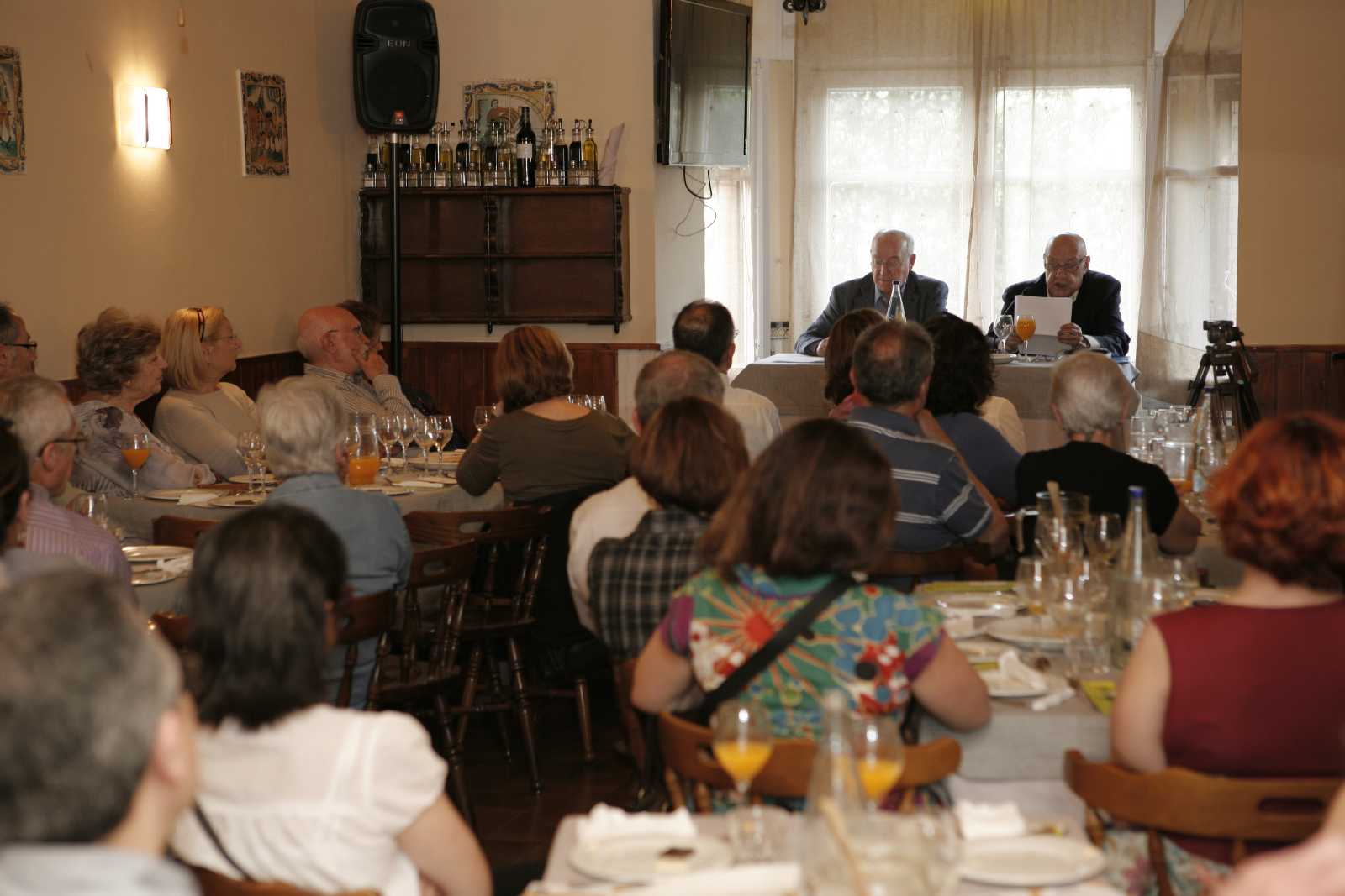 Nou cicle de 'Tertúlia amb amics' a El Mesón. FOTO: Artur Ribera
