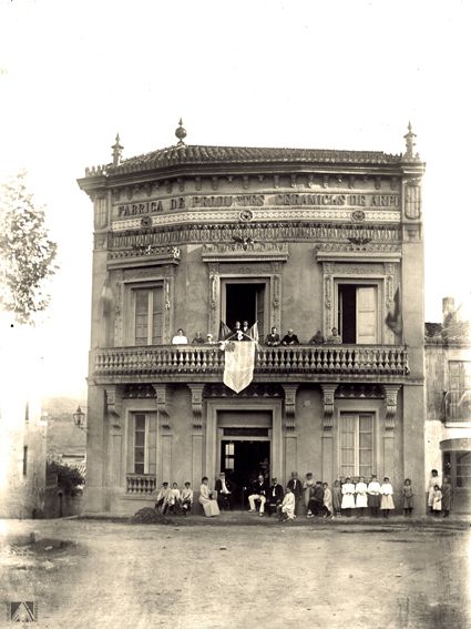 Façana de Cal Gerrer a principis dels anys 30. Autor desconegut. Cedida per Frederic Cabanas Castells