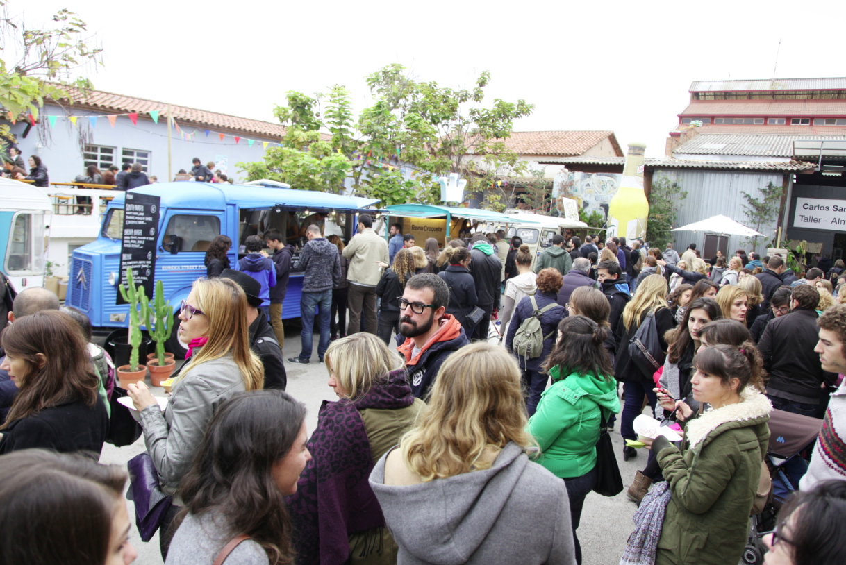 El Van Van Market va atreure milers de persones a Mercantic, que es va omplir de caravanes gastronòmiques. FOTO: Lali Puig