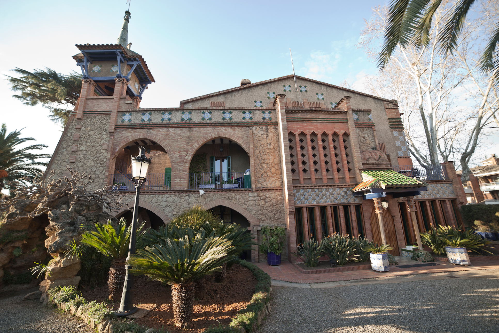 La casa Armet té tant al jardí com a l’exterior de l’edifici totes les característiques del modernisme. FOTO: Artur Ribera