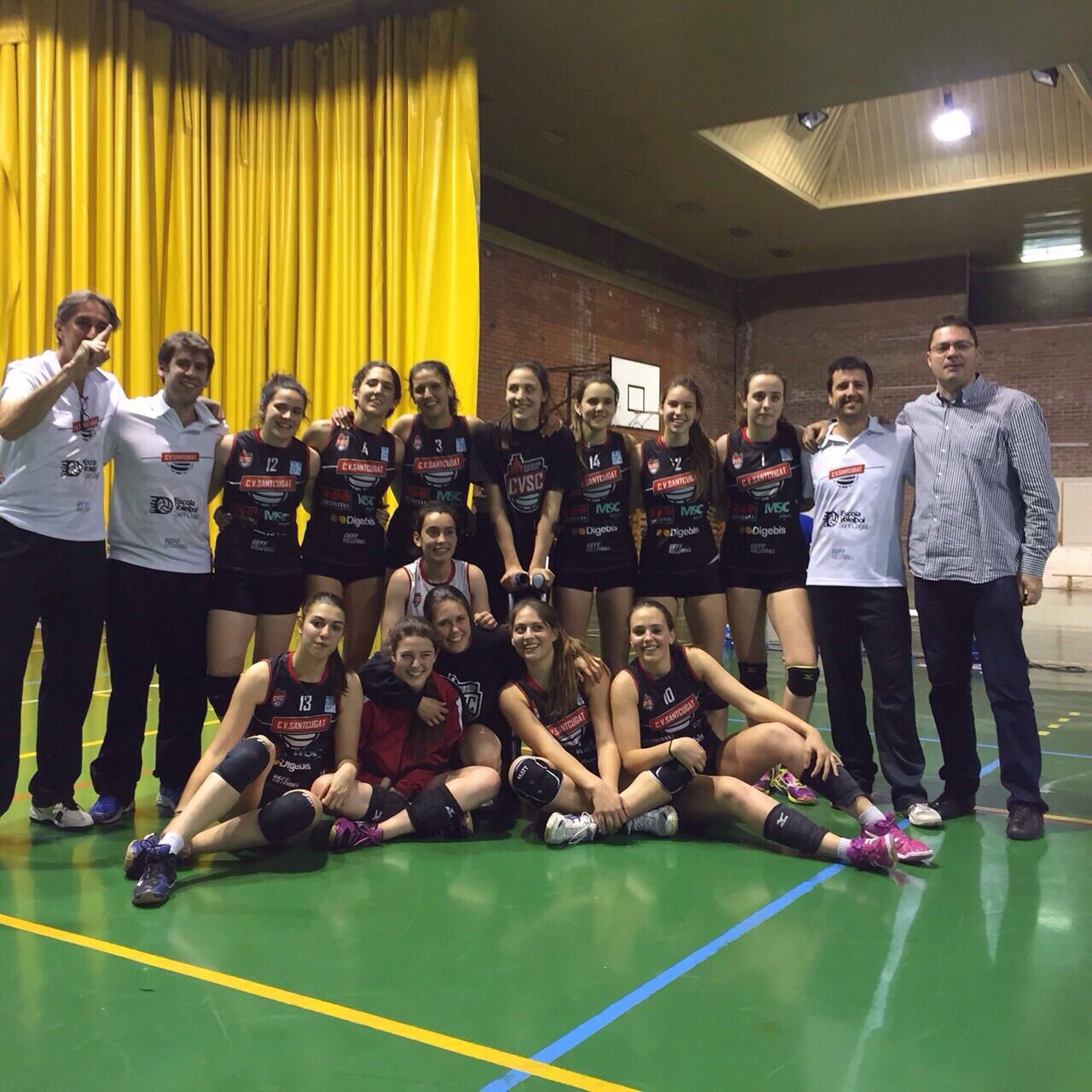 L'equip que s'ha proclamat campió a Lleida. FOTO: Club Voleibol Sant Cugat