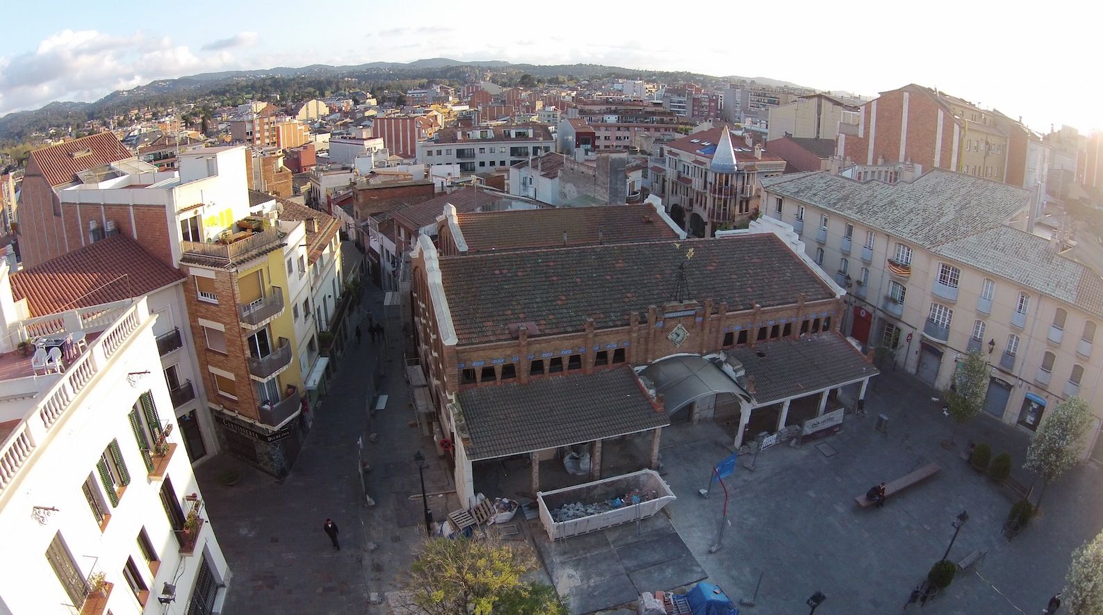 El mercat s'està remodelant per poder passar d'un espai de compra i degustació. FOTO: Quico Domingo