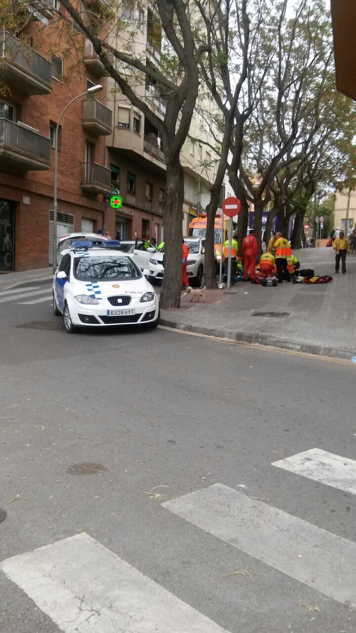 Els serveis mèdics atenent al pacient. FOTO: cedida