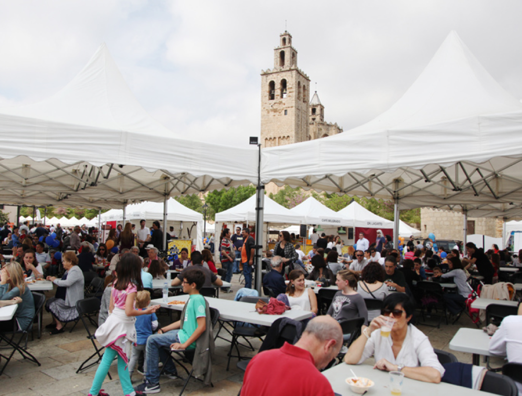 La plaça del Rei ha reunit molta gent durant tota la mostra. FOTO: Lali Puig