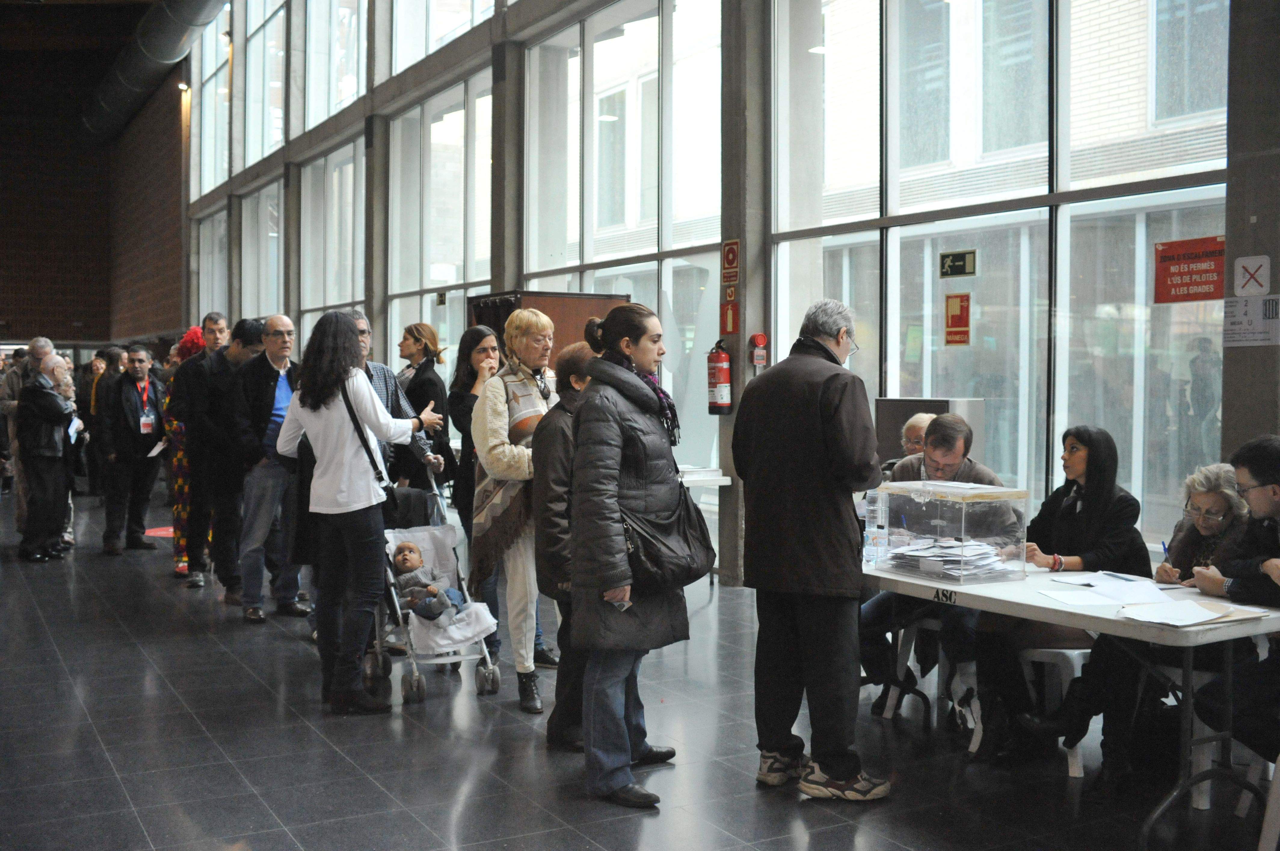 Més de 60.000 santcugatencs estan cridats a les urnes per decidir els 25 regidors de l'Ajuntament de Sant Cugat. FOTO: Amanda Bernal
