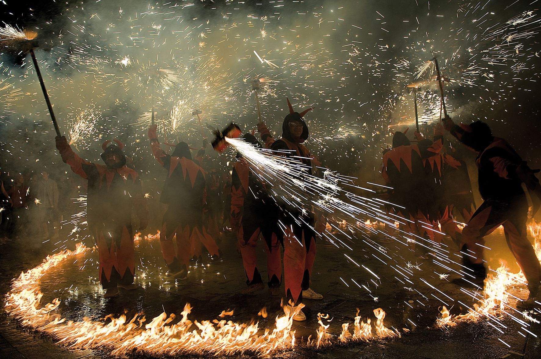 Un correfoc de Diables. FOTO: Javier Salvans