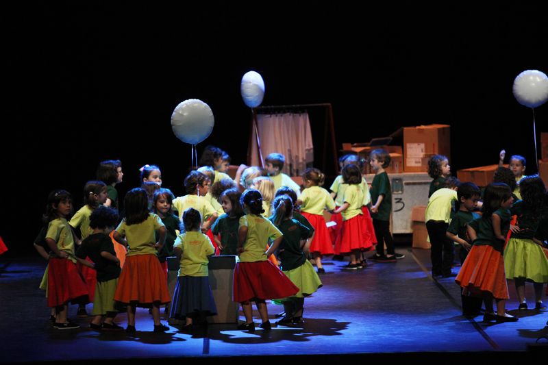 Els alumnes d'Andança i de 9 escoles de la ciutat han passat per l'escenari. FOTO: Lali Puig