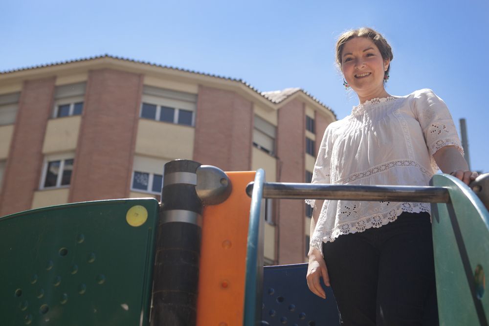Verónica Bronstein, davant de l'edifici on hi haurà la nova seu. FOTO: Artur Ribera
