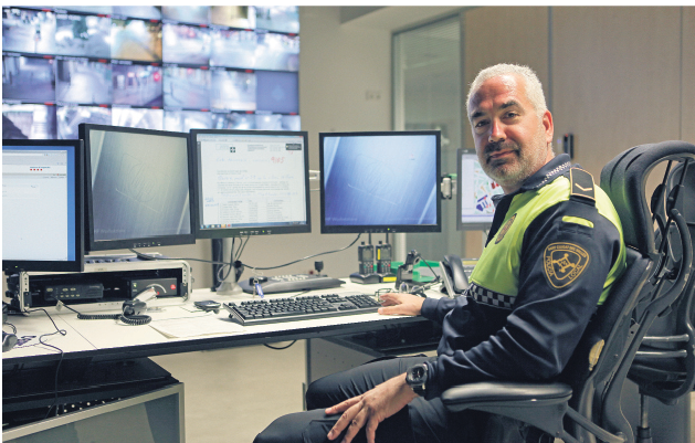 Jordi Benítez a la nova seu de la Policia Local de Sant Cugat. FOTO: Artur Ribera
