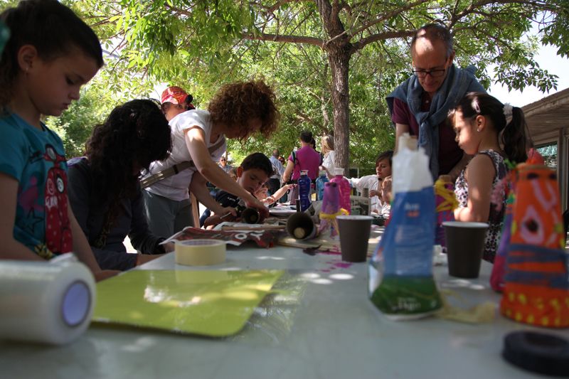 Diferents tallers han mostrat pràctiques sostenibles durant el matí. FOTO: Lali Puig