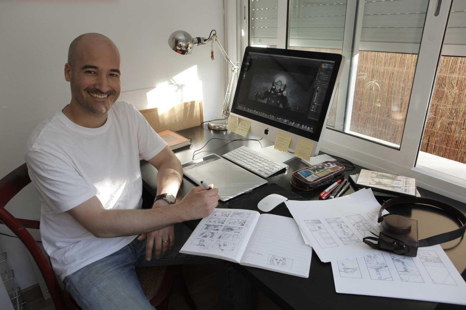 Pau López al seu estudi. FOTO: Artur Ribera