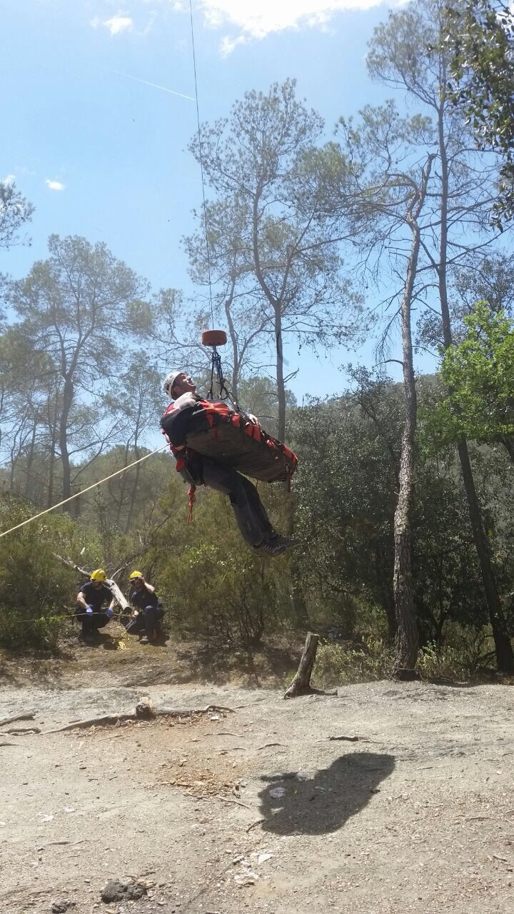 Moment del rescat del ciclista de la setmana passada. FOTO: cedida
