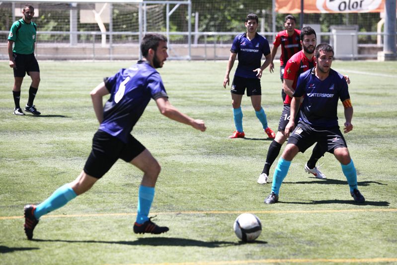 El derbi entre el Sant Cugat Esport FC i el Junior FC ha acabat en empat (0-0). FOTO: lali Puig