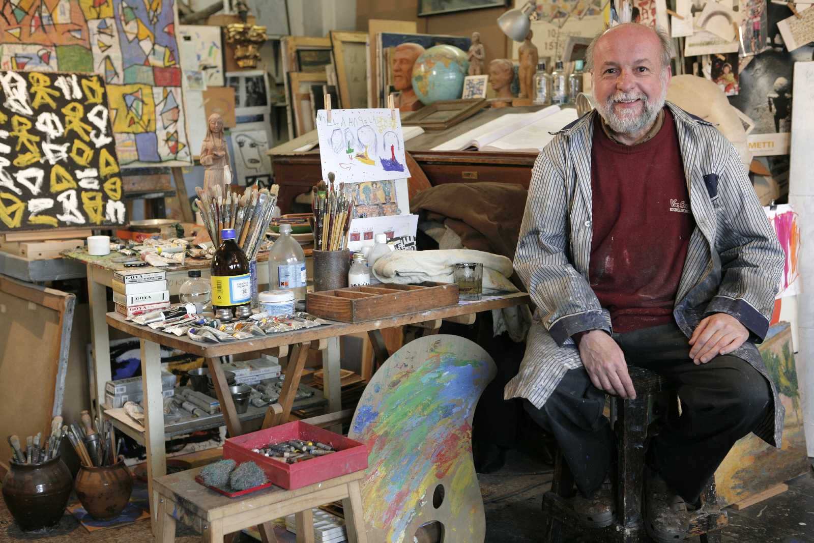 L'artista Sergi Barnils al seu estudi. FOTO: Artur Ribera