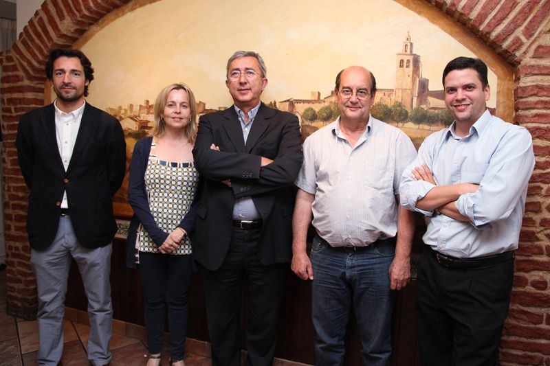 El candidat Carrerras al mig de la foto. FOTO: Lali Puig 