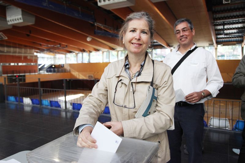 Els primers votants han arribat als col·legis a les 9 del matí en punt. FOTO: Lali Puig