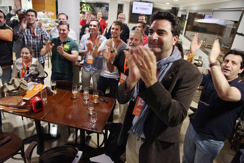 Ciutadans ha celebrat, amb molta alegria, els resultats de la nit electoral als Italians 3. FOTO: Lali Puig