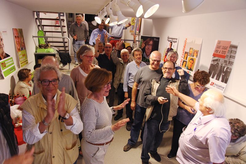Una trentena de militants han celebrat el resultat a la seu. FOTO: Lali Puig