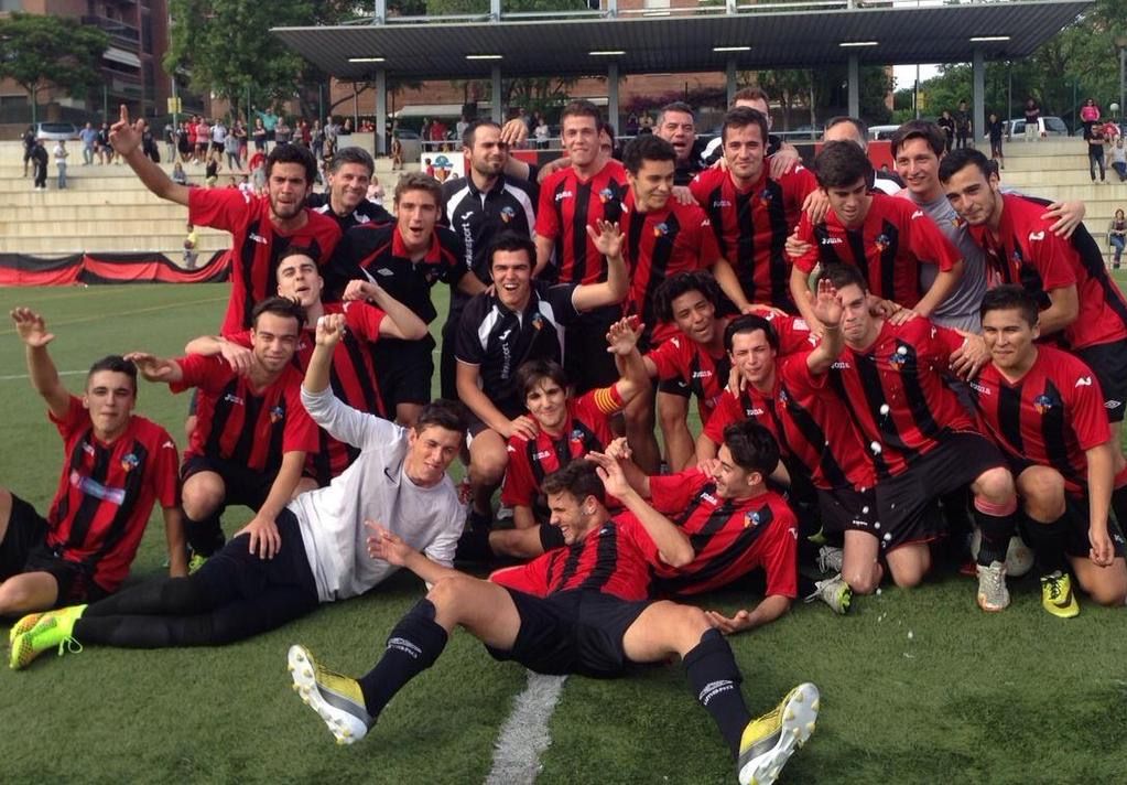 El juvenil A del Sant Cugat Esport FC A va celebrar l'ascens després de guanyar el Terrassa FC B. FOTO: Sant Cugat Esport FC