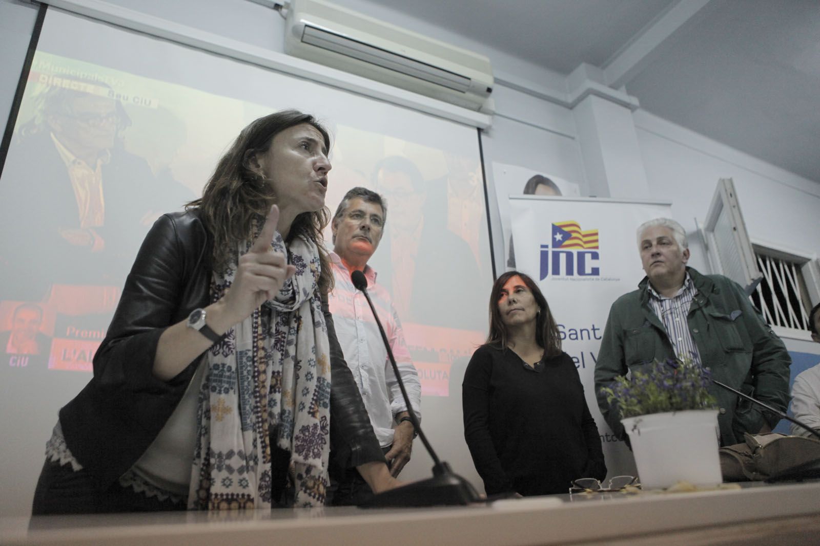 Mercè Conesa, que serà l'alcaldessa, durant el discurs que va fer la nit electoral a la seu de Convergència. FOTO: Artur Ribera