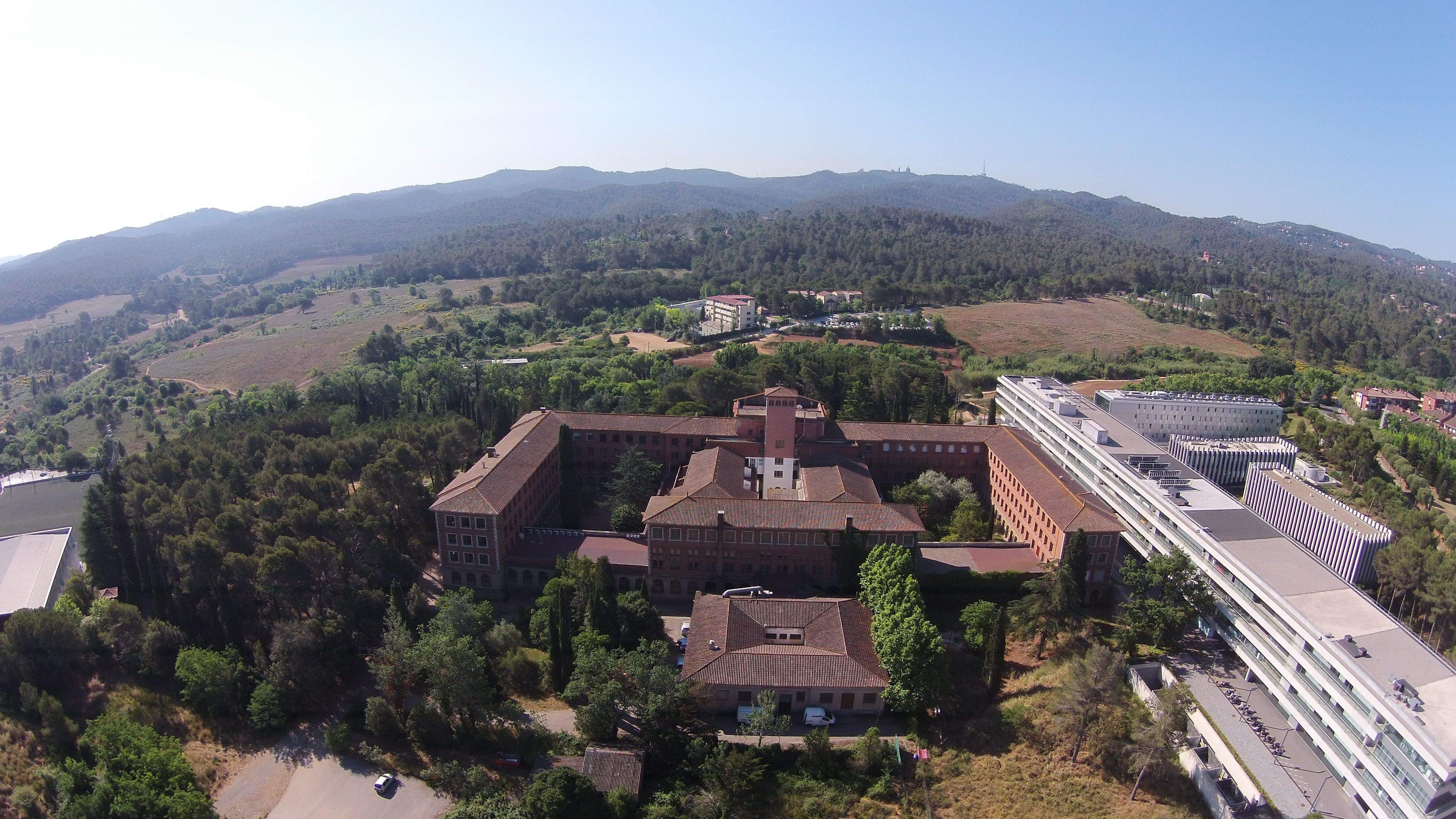 El Centre Borja se situa al passeig de Torreblanca, al costat d'Esade
