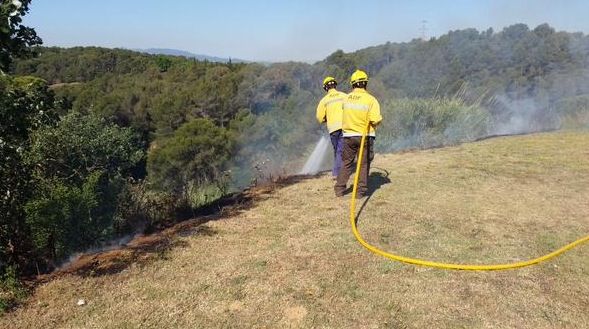 L'ADF apagant l'incendi. FOTO: @GIEADFSCV
