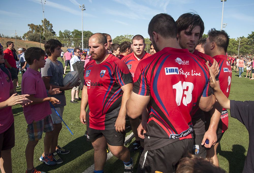 Els jugadors, decebuts per tornar a quedar-se sense el desitjat ascens. FOTO: Pere Fernández